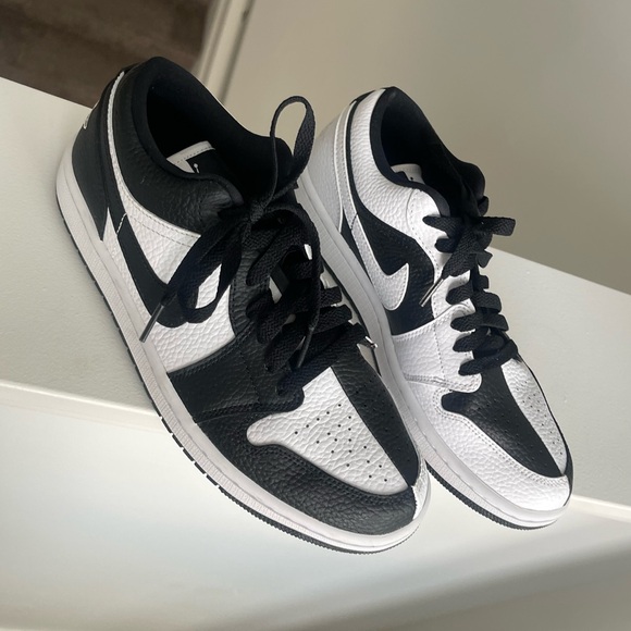 Women's Air Jordan 1 Low SE Homage - Picture 2 of 8